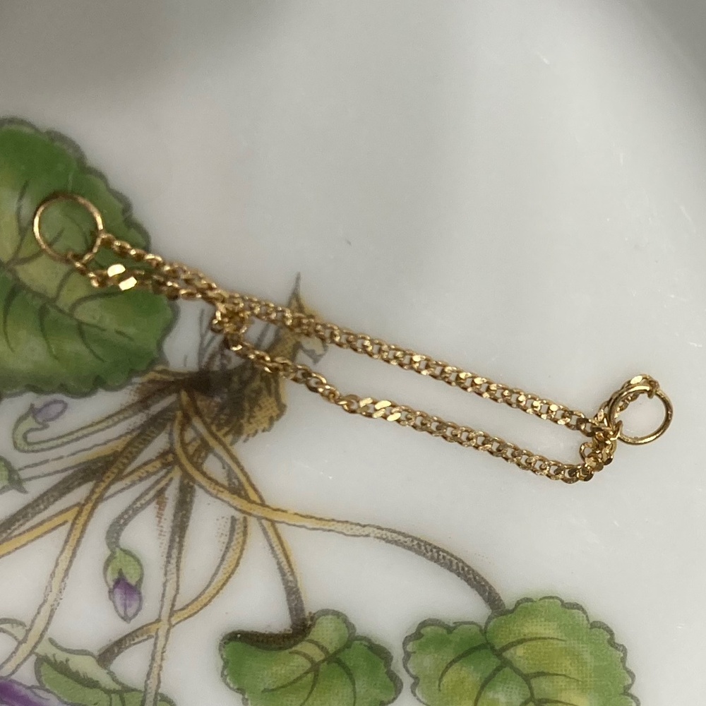 Elegant Gold Chain Earrings - Picture 4 of 4